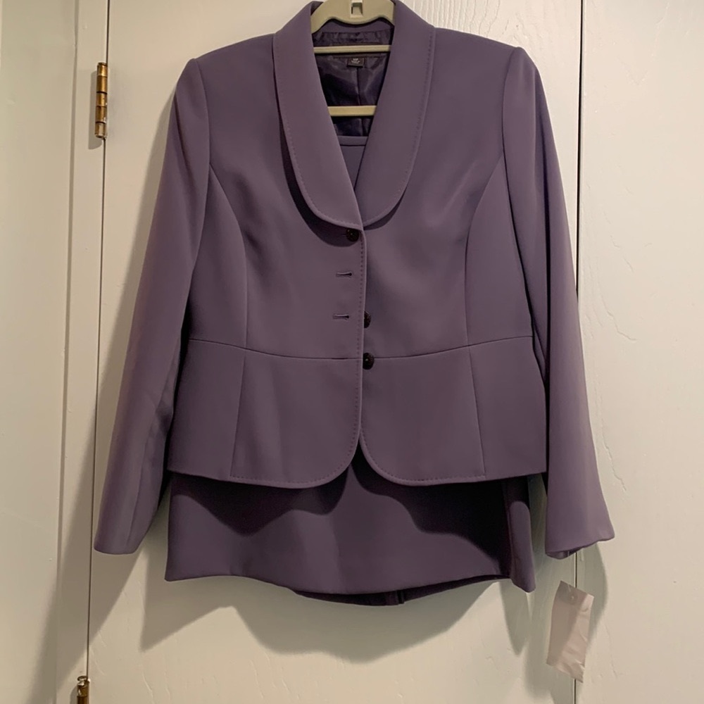 Liz Claiborne skirt suit